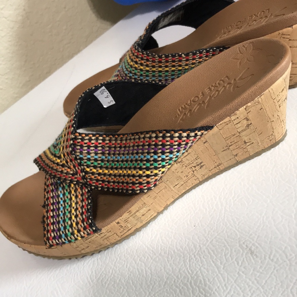 Skechers Luxe Foam Women's Multicolor Wedge Sandals. Excellent Condition. Size 9 - Picture 4 of 9